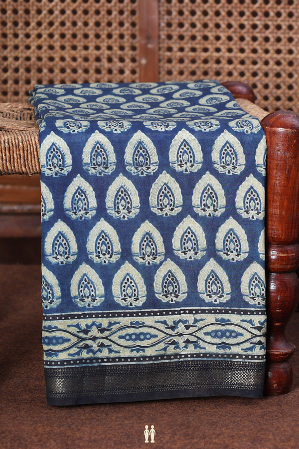 Georgette Saree In Blue With Printed Buttas