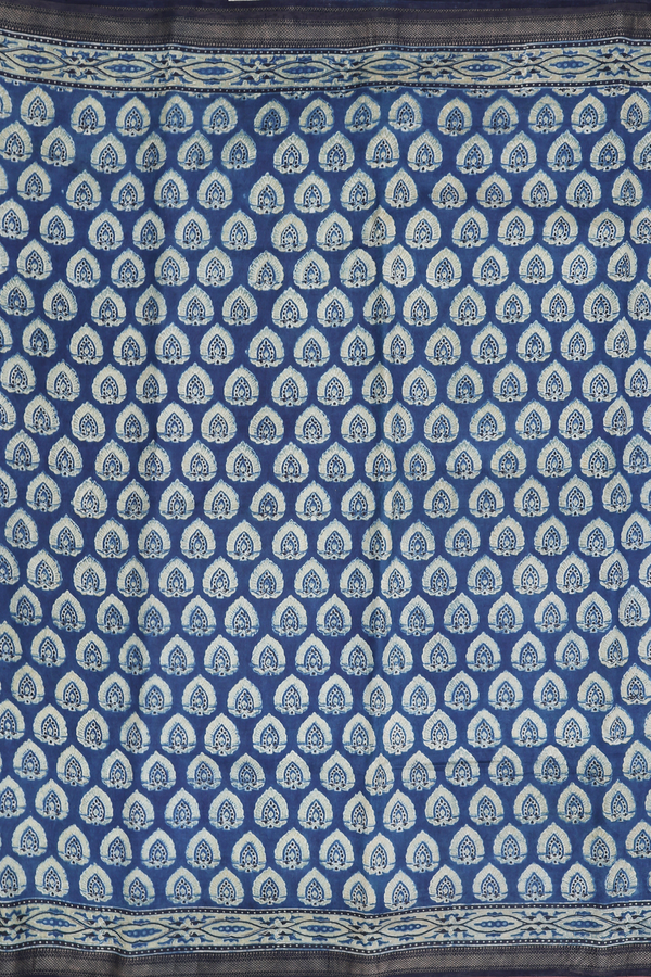 Georgette Saree In Blue With Printed Buttas