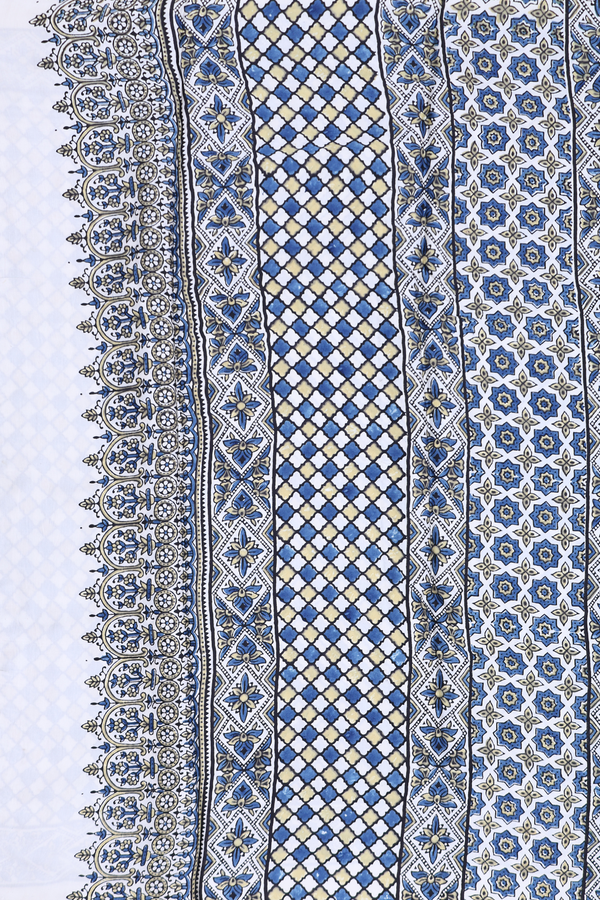 Modal Silk Saree In White With Floral Printed Design