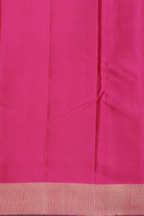 Kanchipuram Silk Saree In Scarlet Red With Peacock Design