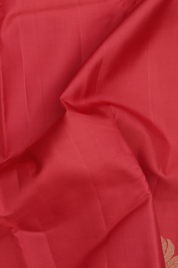 Kanchipuram Silk Saree In Scarlet Red With Peacock Design