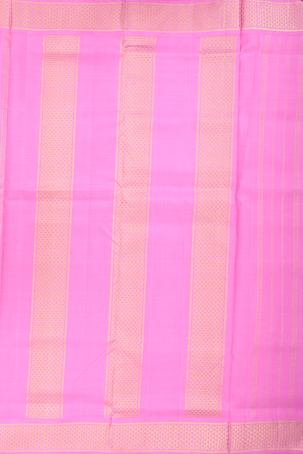 Nine Yards Silk Saree In Ivory With Arai Maadam Border