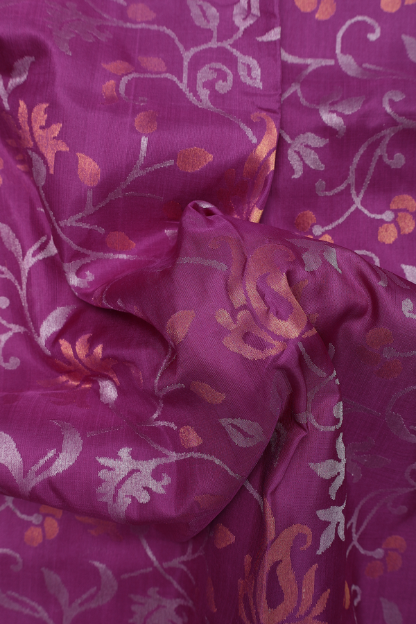 Uppada Silk Saree In Purple With Paisley Design