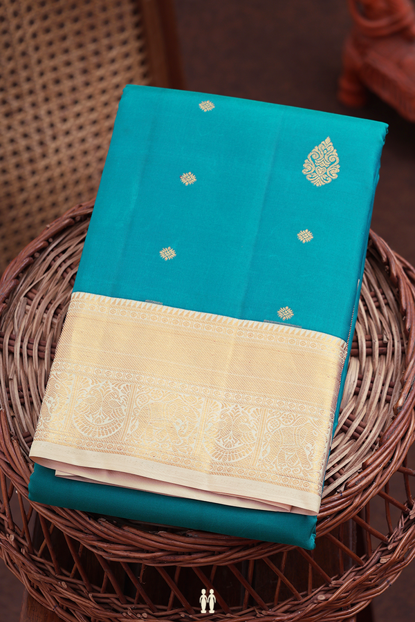 Kanchipuram Silk Saree In Green With Zari Buttas