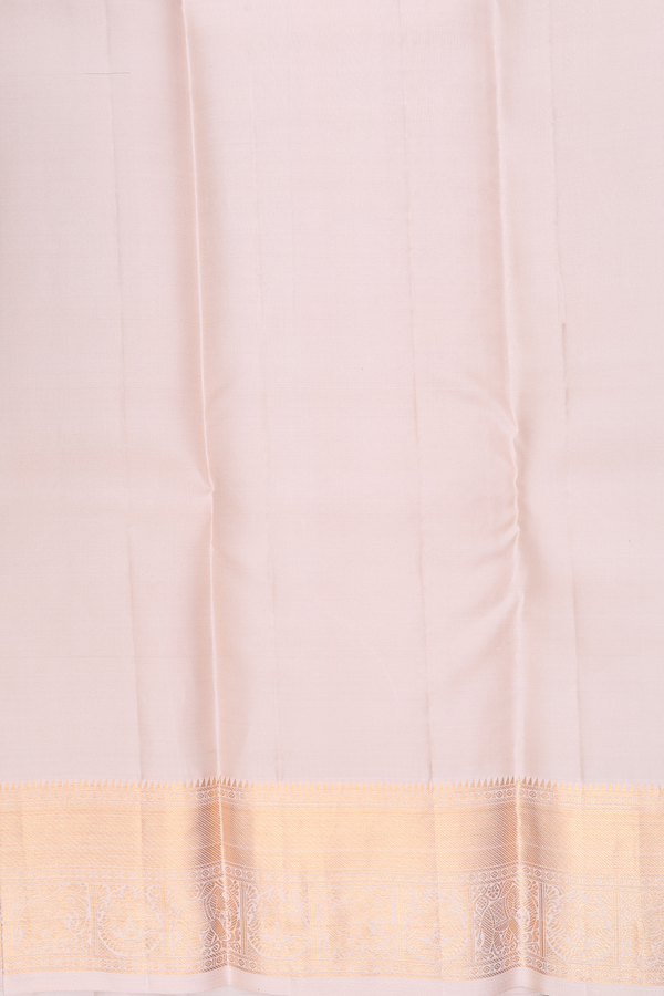 Kanchipuram Silk Saree In Green With Zari Buttas