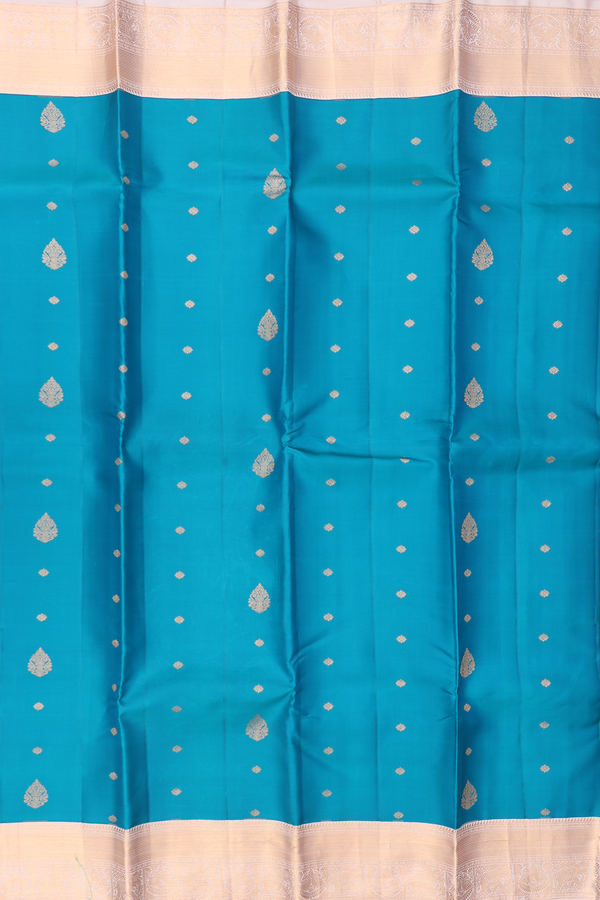 Kanchipuram Silk Saree In Green With Zari Buttas