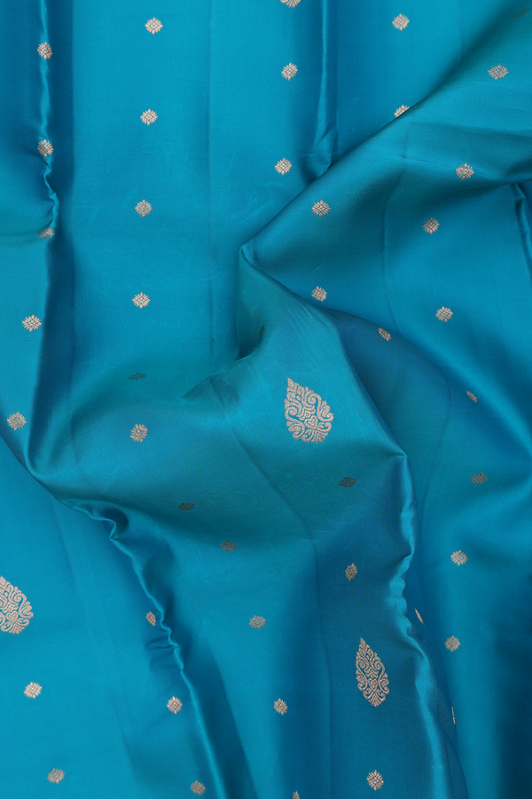 Kanchipuram Silk Saree In Green With Zari Buttas