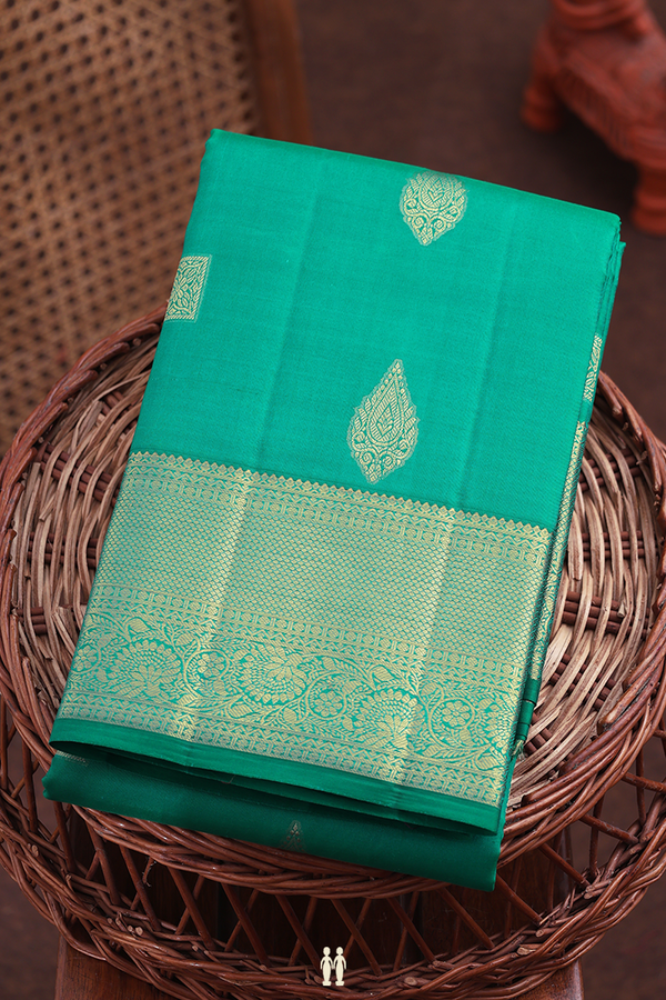 Kanchipuram Silk Saree In Green With Thilagam Buttas