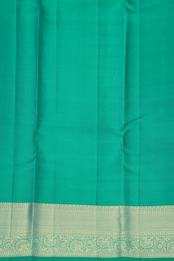 Kanchipuram Silk Saree In Green With Thilagam Buttas