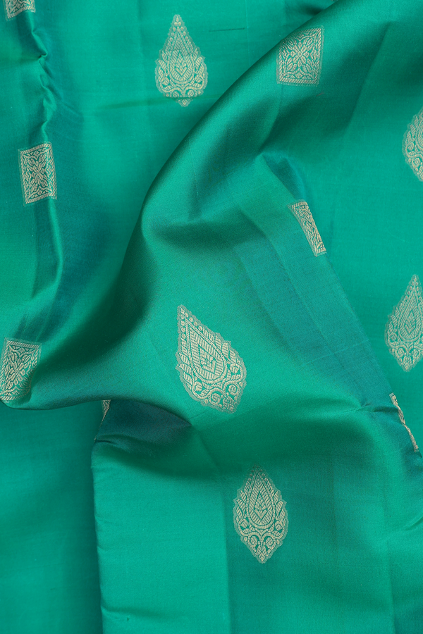 Kanchipuram Silk Saree In Green With Thilagam Buttas