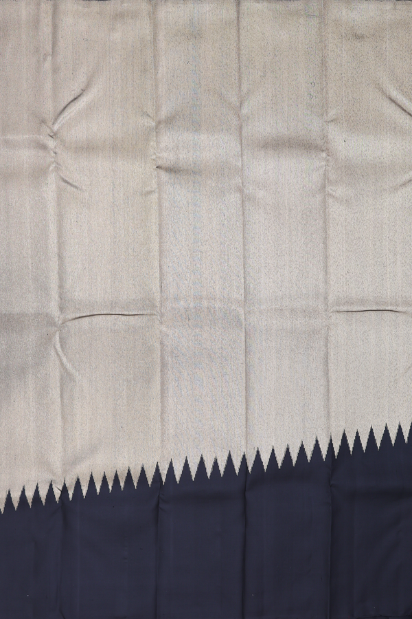 Kanchipuram Silk Saree In Gold With Rising Border