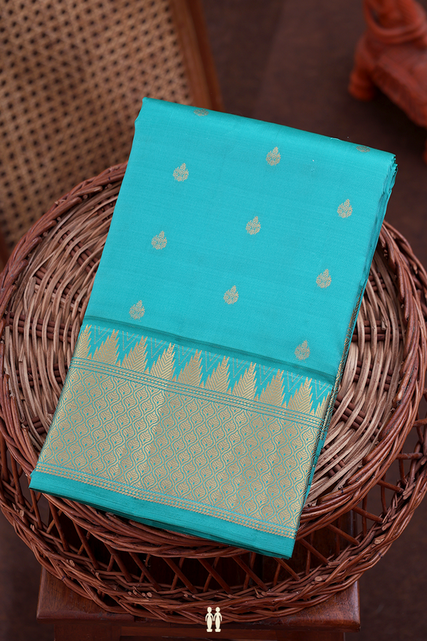 Kanchipuram Silk Saree In Green With Zari Buttas