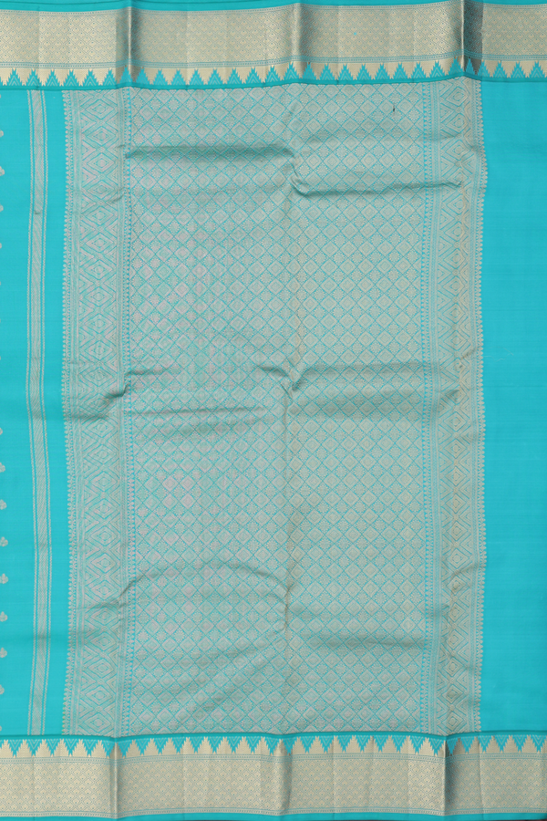 Kanchipuram Silk Saree In Green With Zari Buttas