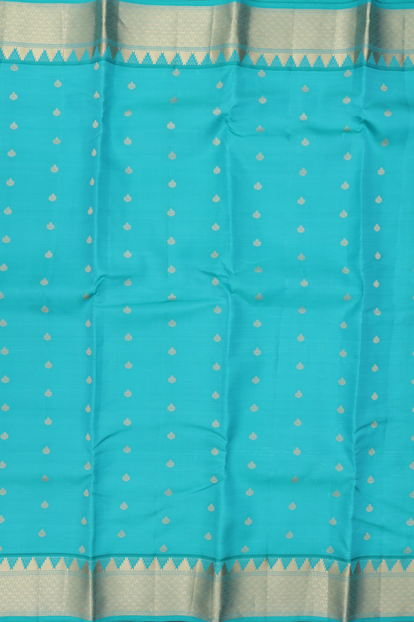 Kanchipuram Silk Saree In Green With Zari Buttas