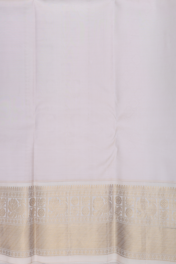 Kanchipuram Silk Saree In Chilli Red With Peacock Buttas
