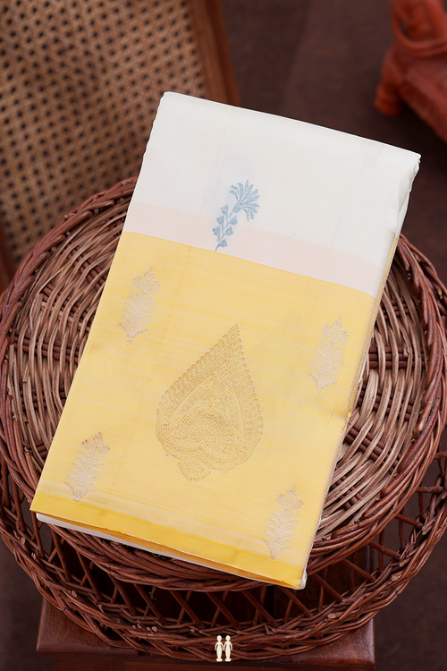 Kanchipuram Silk Saree In Off White With Floral Buttas