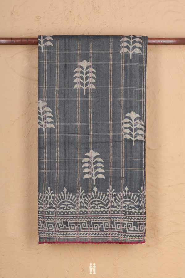 Tussar Silk Saree In Grey Along Checks With Motifs