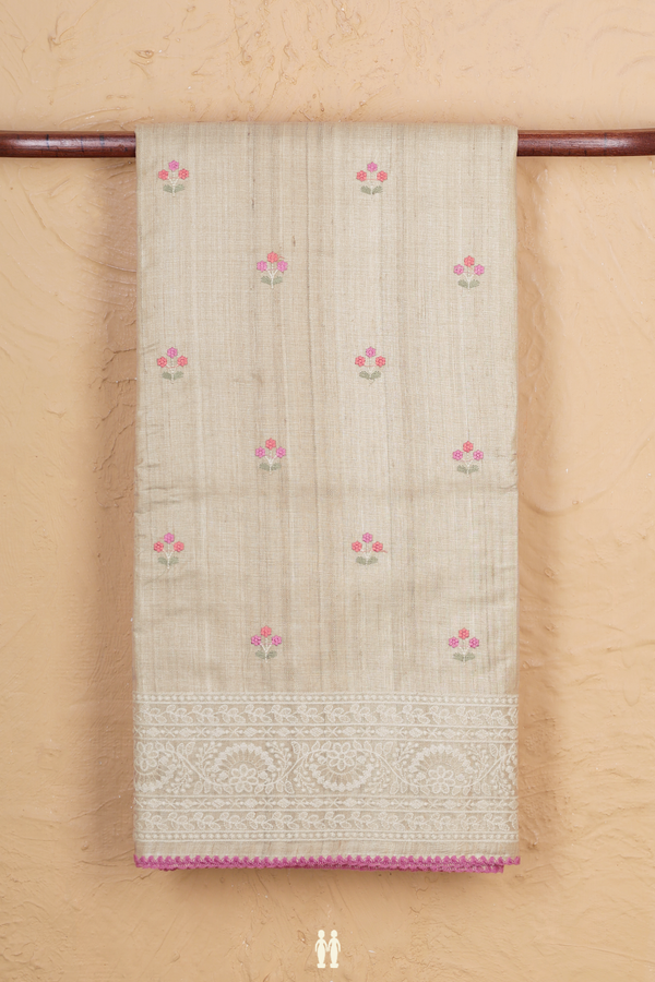 Tussar Silk Saree In Cream Color With Floral Buttas