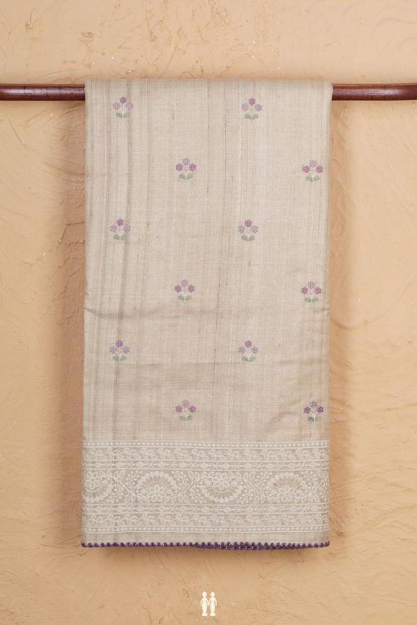 Tussar Silk Saree In Cream Color With Floral Buttas