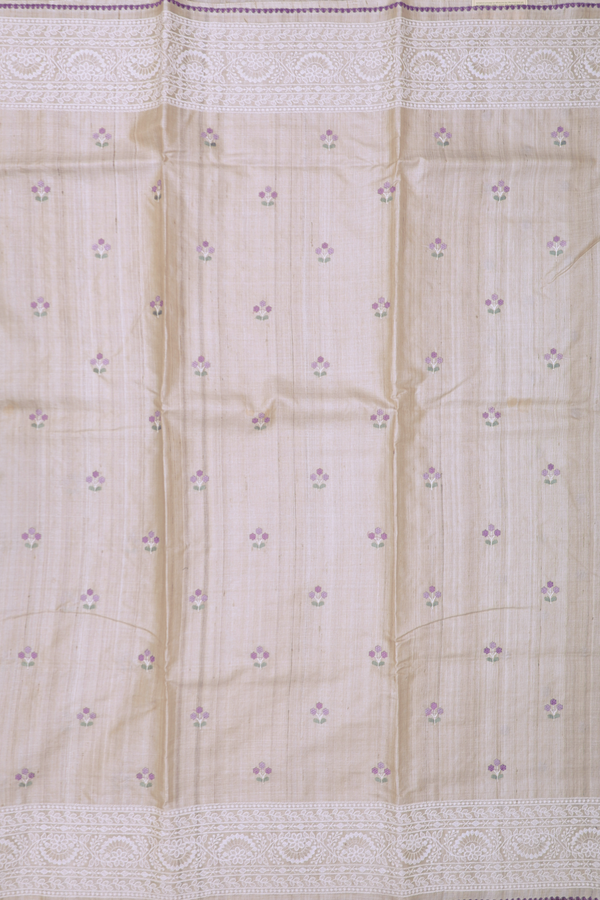 Tussar Silk Saree In Cream Color With Floral Buttas