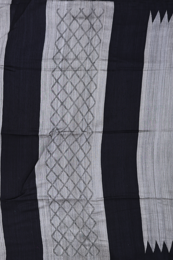 Bailu Silk Saree In Grey With Temple Border
