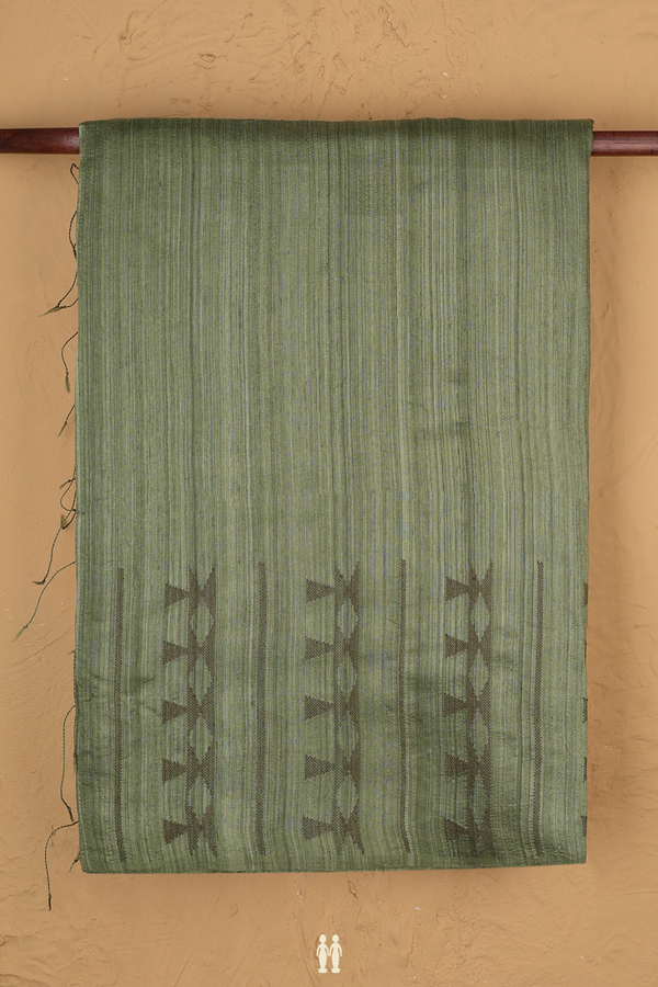 Bailu Silk Saree In Plain Green With Threadwork Border