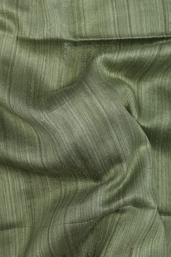 Bailu Silk Saree In Plain Green With Threadwork Border