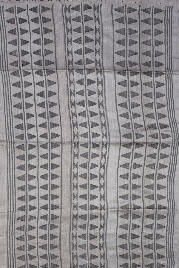 Bailu Silk Saree In Plain Grey With Threadwork Border