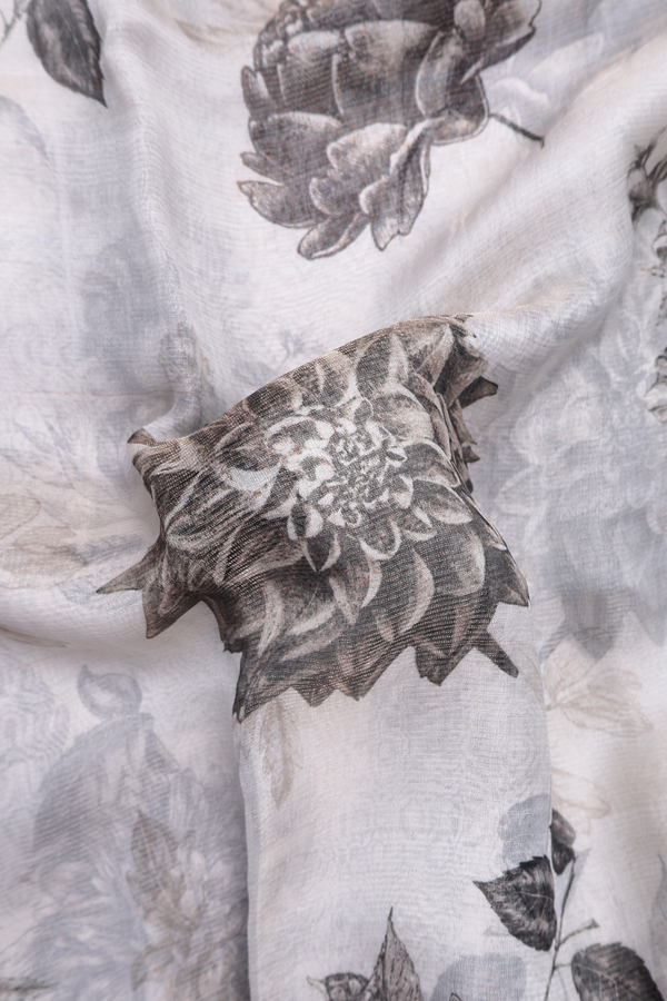 Bailu Silk Saree In White Floral Printed Design