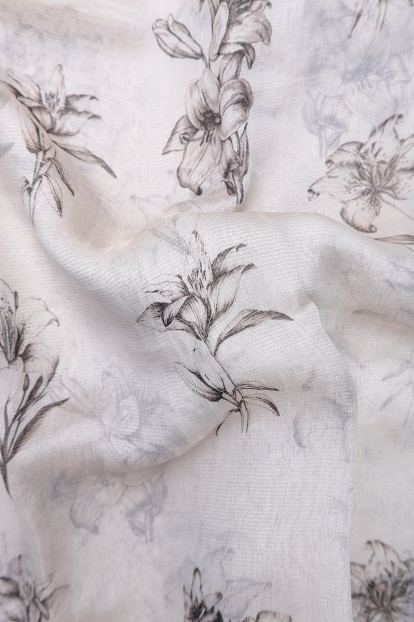 Bailu Silk Saree In White With Floral Printed Design