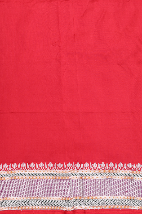 Banarasi Silk Saree In Dual Tone With Zari Buttas