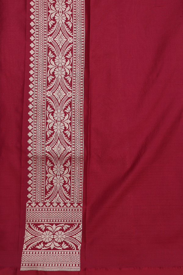 Banarasi Silk Saree In Red With Floral Design