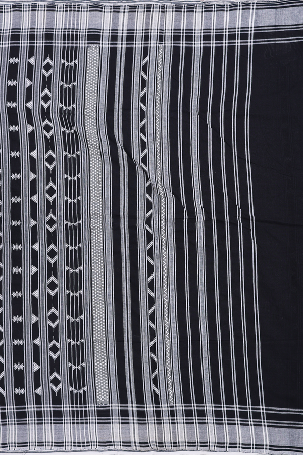 Bengal Cotton Saree In Grey With Threadwork Buttas