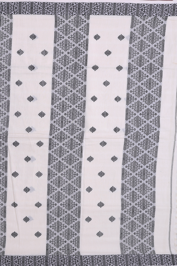 Bengal Cotton Saree In White With Threadwork Buttas