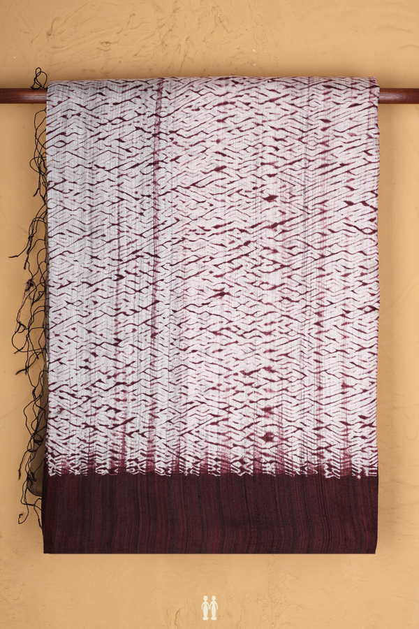 Bailu Silk Saree In White With Printed Design