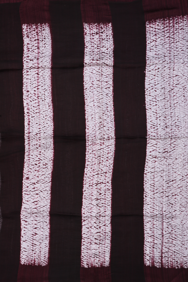 Bailu Silk Saree In White With Printed Design