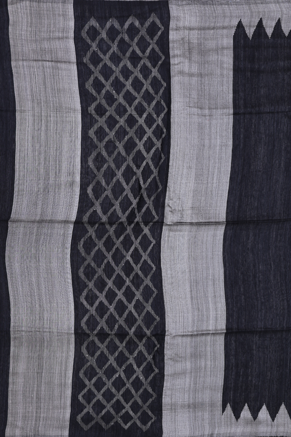 Bailu Silk Saree In Plain Black With Contrast Border