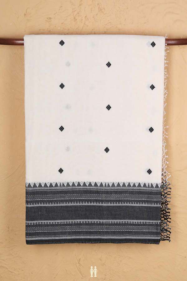 Bengal Cotton Saree In White With Threadwork Buttas