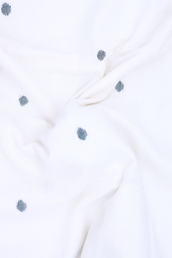 Bengal Cotton Saree In White With Threadwork Buttas