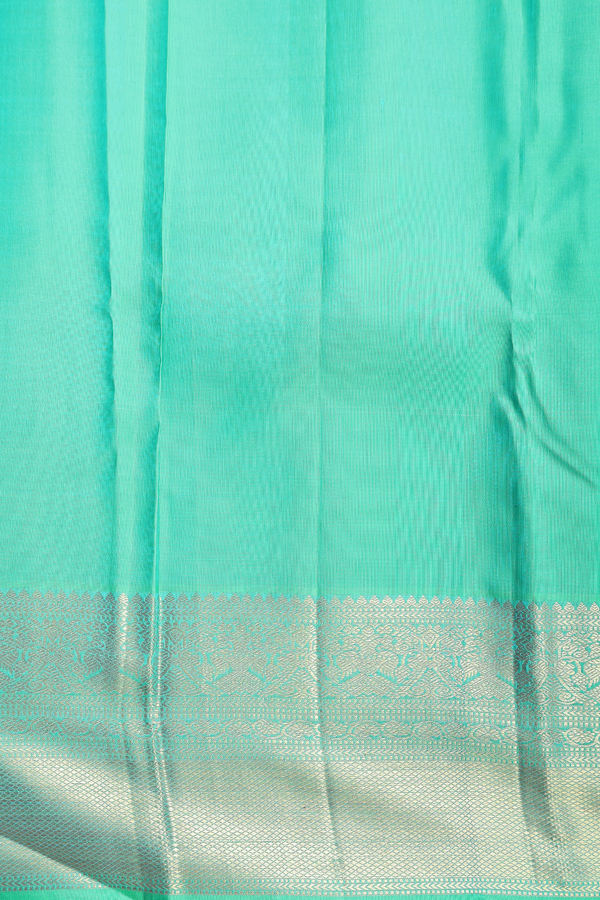 Kanchipuram Silk Saree In Green With Jacquard Pattern