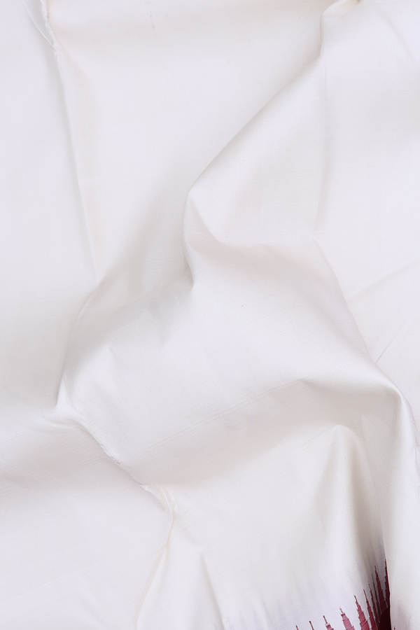 Kanchipuram Silk Saree In White With Contrast Border