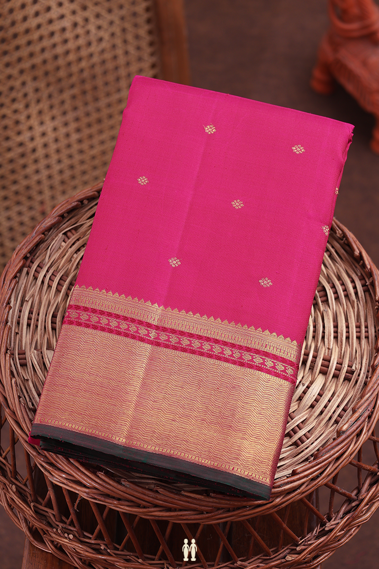 Kanchipuram Silk Saree In Dark Pink With Floral Buttis