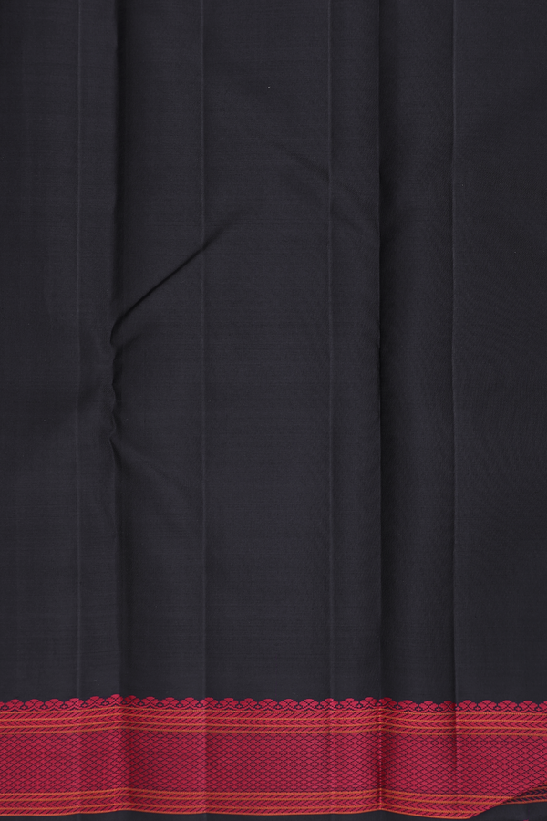 Kanchipuram Silk Saree In Black And Red With Jacquard Pattern