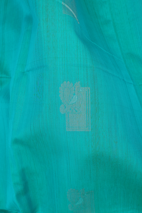 Kora Silk Cotton Saree In Green With Peacock Buttas