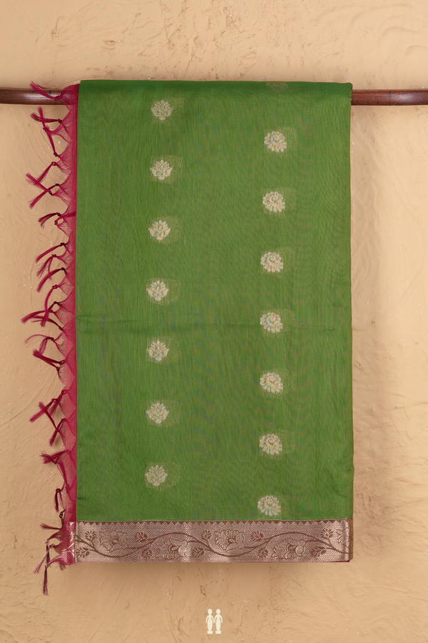 Kora Silk Cotton Saree In Green With Zari Buttas