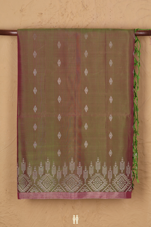 Soft Silk Saree In Dual Tone With Diamond Buttas