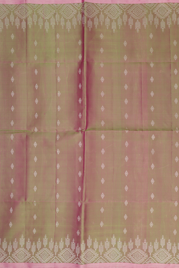 Soft Silk Saree In Dual Tone With Diamond Buttas