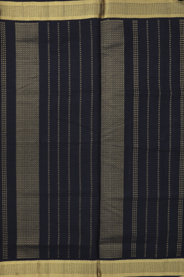 Silk Cotton Saree In Grey With Paai Madippu Kattam Design