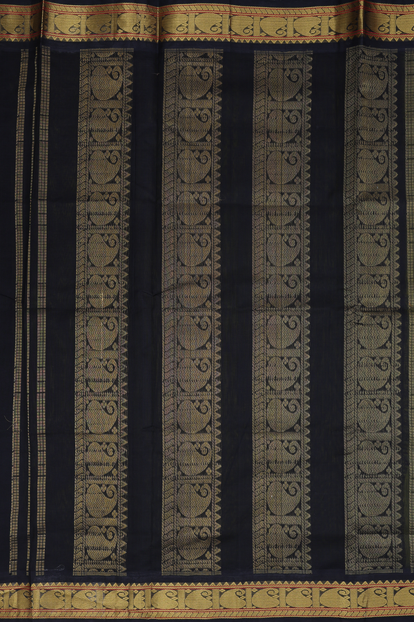 Traditional Silk Cotton Saree In Green With Paisley Buttas