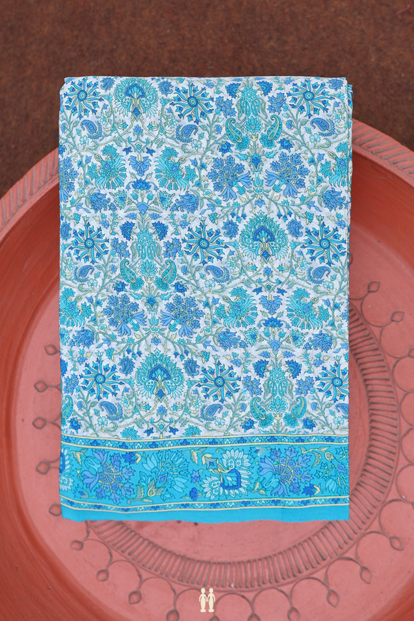 Crepe Saree In White With Floral Design